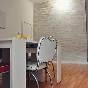 https://les-3-chambres.lecce-hotels.com